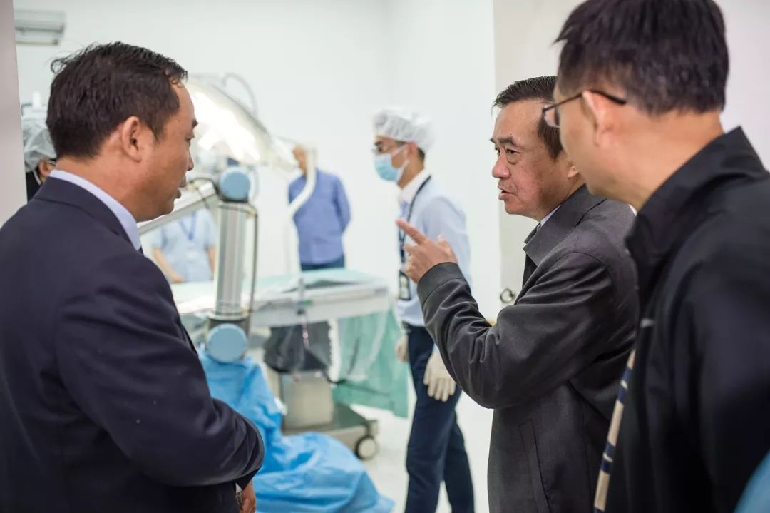 全国首例5G远控机器人椎体强化手术试验圆满完成！